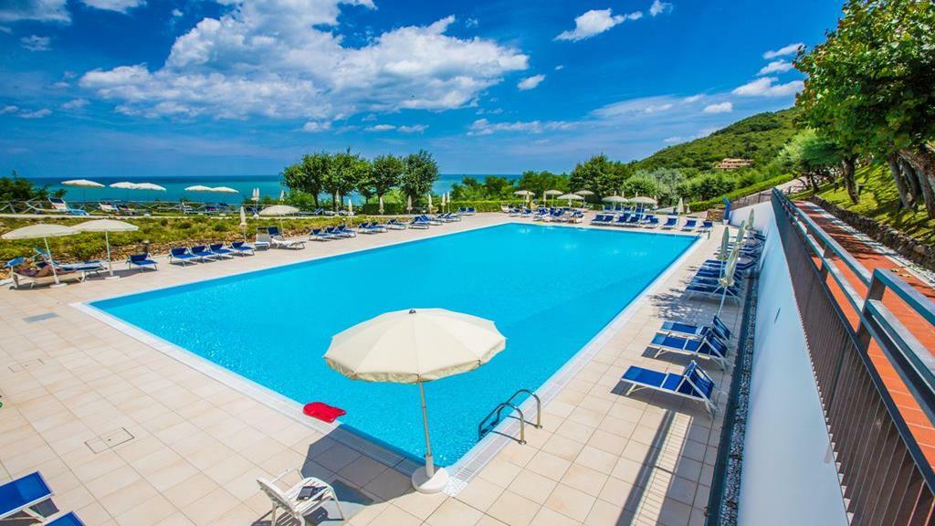 Hotel Capo Est Gabicce Mare Zewnętrze zdjęcie